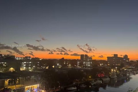 Adosado en alquiler en North Miami Beach, Florida, 3 dormitorios, 227.61 m2 № 2054640 - foto 26