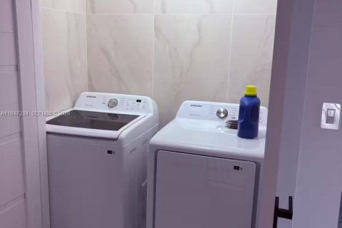 Adosado en alquiler en North Miami Beach, Florida, 3 dormitorios, 227.61 m2 № 2054640 - foto 20