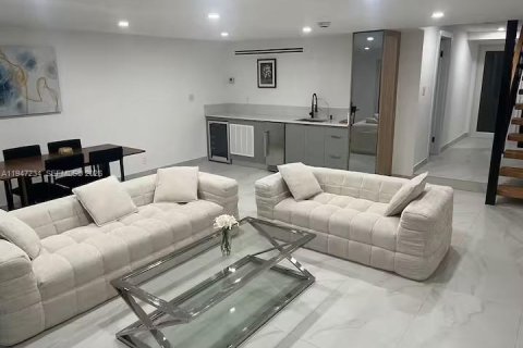 Adosado en alquiler en North Miami Beach, Florida, 3 dormitorios, 227.61 m2 № 2054640 - foto 3