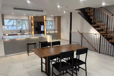 Adosado en alquiler en North Miami Beach, Florida, 3 dormitorios, 227.61 m2 № 2054640 - foto 5