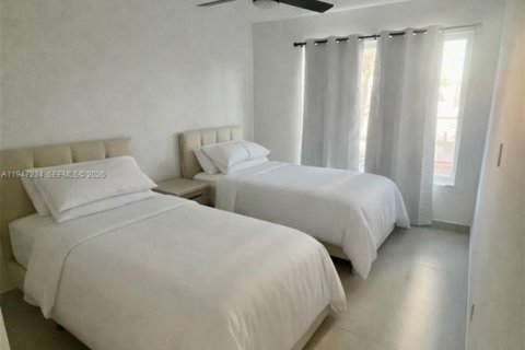 Adosado en alquiler en North Miami Beach, Florida, 3 dormitorios, 227.61 m2 № 2054640 - foto 14