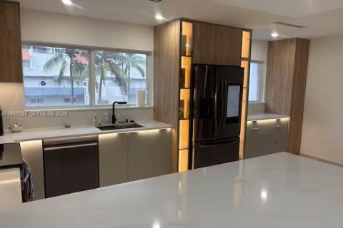 Adosado en alquiler en North Miami Beach, Florida, 3 dormitorios, 227.61 m2 № 2054640 - foto 2