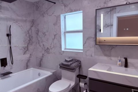 Adosado en alquiler en North Miami Beach, Florida, 3 dormitorios, 227.61 m2 № 2054640 - foto 10