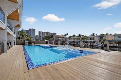 Adosado en alquiler en North Miami Beach, Florida, 3 dormitorios, 227.61 m2 № 2054640 - foto 23