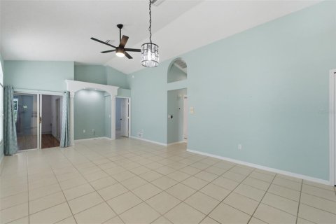House in Spring Hill, Florida 2 bedrooms, 119.19 sq.m. № 2195789 - photo 11