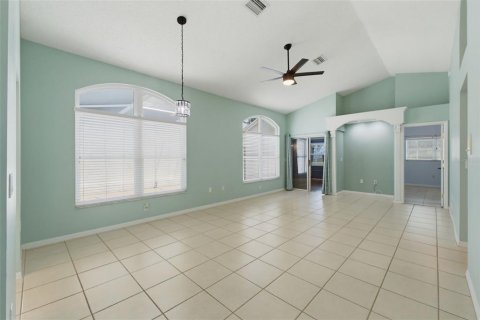 House in Spring Hill, Florida 2 bedrooms, 119.19 sq.m. № 2195789 - photo 8