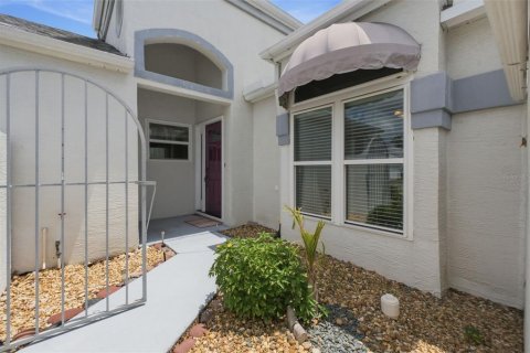 House in Spring Hill, Florida 2 bedrooms, 119.19 sq.m. № 2195789 - photo 4