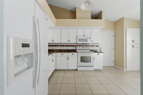 House in Spring Hill, Florida 2 bedrooms, 119.19 sq.m. № 2195789 - photo 13