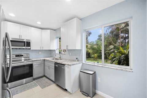 Casa en venta en Miami, Florida, 3 dormitorios, 124.86 m2 № 2069308 - foto 4