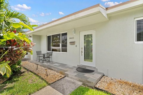 Casa en venta en Miami, Florida, 3 dormitorios, 124.86 m2 № 2069308 - foto 2
