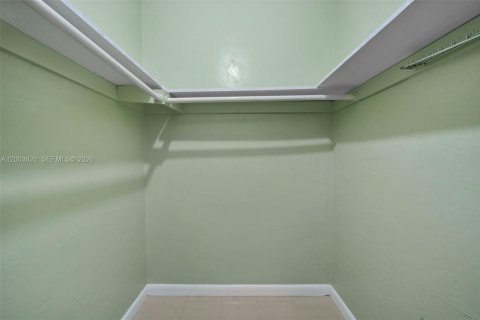 Casa en venta en Miami, Florida, 3 dormitorios, 124.86 m2 № 2069308 - foto 8