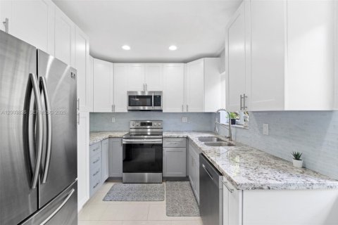 Casa en venta en Miami, Florida, 3 dormitorios, 124.86 m2 № 2069308 - foto 3