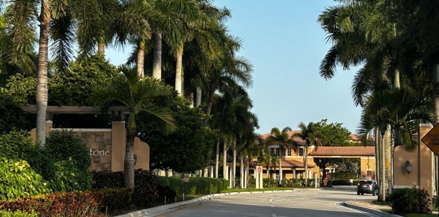 Adosado en Pembroke Pines, Florida 3 dormitorios, 144.37 m2 № 2180446
