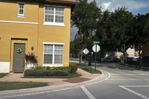 Adosado en venta en Pembroke Pines, Florida, 3 dormitorios, 144.37 m2 № 2180446 - foto 5