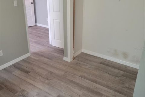 Снять в аренду квартиру в Тарпон-Спрингс, Флорида 4 комнаты, 60.39м2, № 1321979 - фото 10