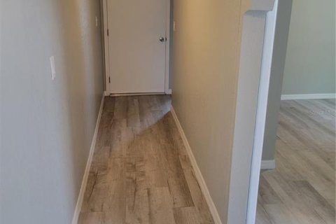 Снять в аренду квартиру в Тарпон-Спрингс, Флорида 4 комнаты, 60.39м2, № 1321979 - фото 14