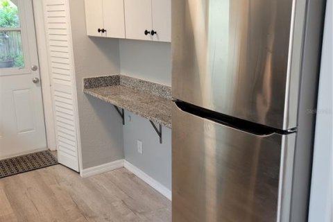 Снять в аренду квартиру в Тарпон-Спрингс, Флорида 4 комнаты, 60.39м2, № 1321979 - фото 5