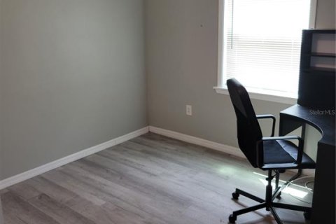 Снять в аренду квартиру в Тарпон-Спрингс, Флорида 4 комнаты, 60.39м2, № 1321979 - фото 11