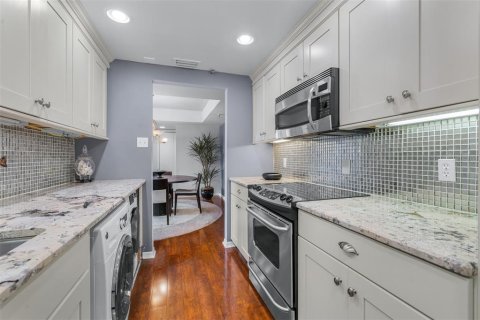 Condo in Tampa, Florida, 2 bedrooms  № 2403590 - photo 17