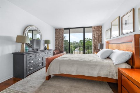 Condo in Tampa, Florida, 2 bedrooms  № 2403590 - photo 19