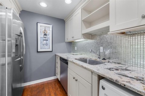 Condo in Tampa, Florida, 2 bedrooms  № 2403590 - photo 15