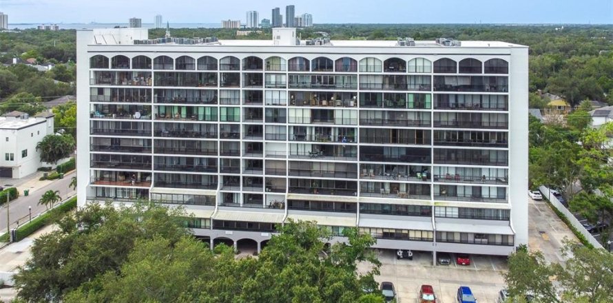 Condo in Tampa, Florida, 2 bedrooms  № 2403590