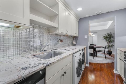 Condo in Tampa, Florida, 2 bedrooms  № 2403590 - photo 16