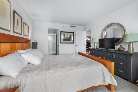 Condo in Tampa, Florida, 2 bedrooms  № 2403590 - photo 20