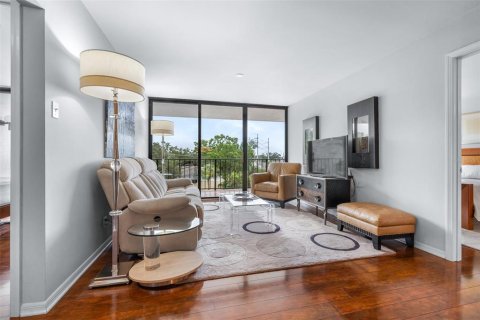 Condo in Tampa, Florida, 2 bedrooms  № 2403590 - photo 9