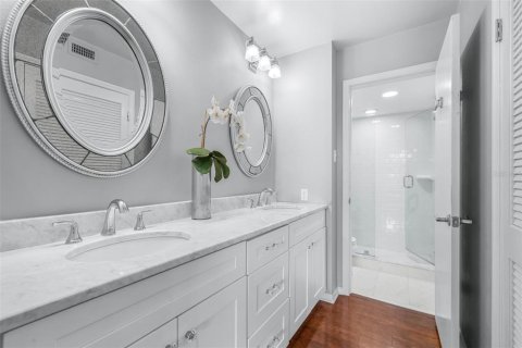 Condo in Tampa, Florida, 2 bedrooms  № 2403590 - photo 5
