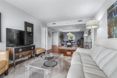 Condo in Tampa, Florida, 2 bedrooms  № 2403590 - photo 10