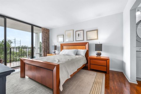 Condo in Tampa, Florida, 2 bedrooms  № 2403590 - photo 18