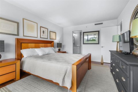Condo in Tampa, Florida, 2 bedrooms  № 2403590 - photo 21