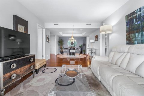 Condo in Tampa, Florida, 2 bedrooms  № 2403590 - photo 11