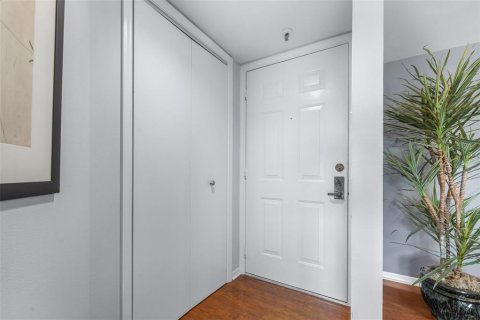 Condo in Tampa, Florida, 2 bedrooms  № 2403590 - photo 6