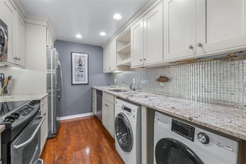 Condo in Tampa, Florida, 2 bedrooms  № 2403590 - photo 4