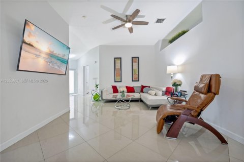 House in Miami Gardens, Florida 3 bedrooms, 157.19 sq.m. № 2269778 - photo 3