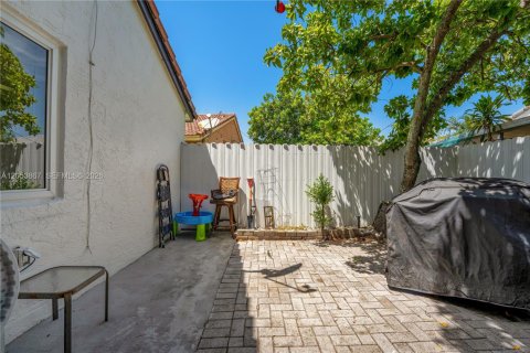 House in Miami Gardens, Florida 3 bedrooms, 157.19 sq.m. № 2269778 - photo 20