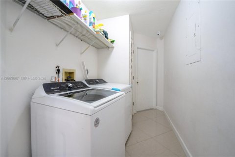 House in Miami Gardens, Florida 3 bedrooms, 157.19 sq.m. № 2269778 - photo 18