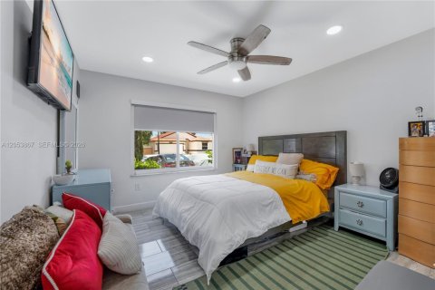 House in Miami Gardens, Florida 3 bedrooms, 157.19 sq.m. № 2269778 - photo 15
