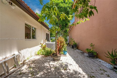 House in Miami Gardens, Florida 3 bedrooms, 157.19 sq.m. № 2269778 - photo 19