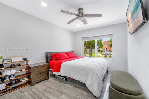 House in Miami Gardens, Florida 3 bedrooms, 157.19 sq.m. № 2269778 - photo 17