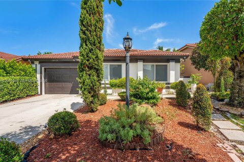 House in Miami Gardens, Florida 3 bedrooms, 157.19 sq.m. № 2269778