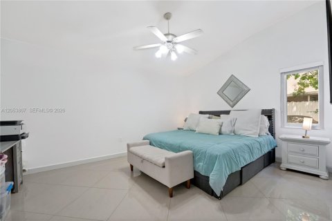 House in Miami Gardens, Florida 3 bedrooms, 157.19 sq.m. № 2269778 - photo 11