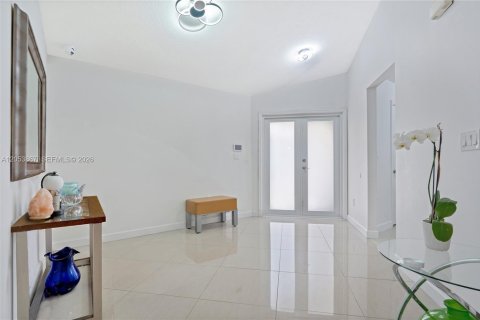 House in Miami Gardens, Florida 3 bedrooms, 157.19 sq.m. № 2269778 - photo 14