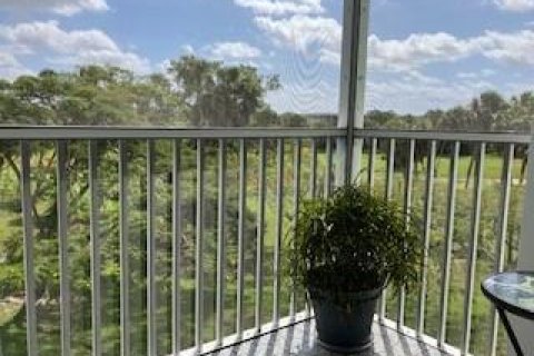 Condo in Pompano Beach, Florida, 3 bedrooms  № 1210592 - photo 1