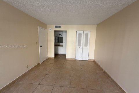 Condominio en alquiler en Sunny Isles Beach, Florida, 1 dormitorio, 71.26 m2 № 1993091 - foto 19