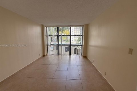 Condominio en alquiler en Sunny Isles Beach, Florida, 1 dormitorio, 71.26 m2 № 1993091 - foto 18