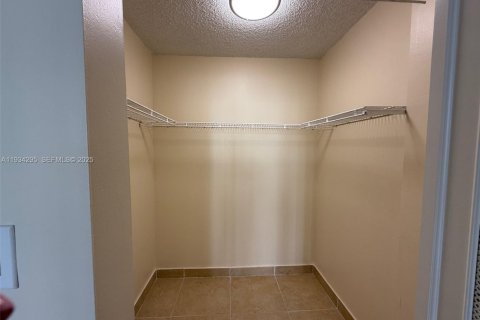 Condominio en alquiler en Sunny Isles Beach, Florida, 1 dormitorio, 71.26 m2 № 1993091 - foto 20