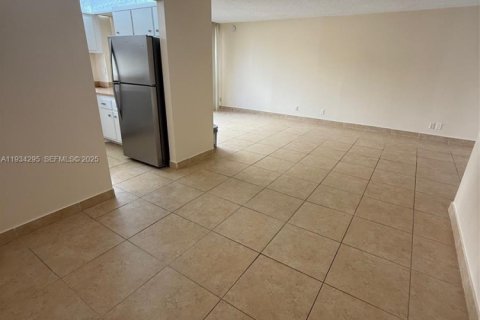 Condominio en alquiler en Sunny Isles Beach, Florida, 1 dormitorio, 71.26 m2 № 1993091 - foto 16